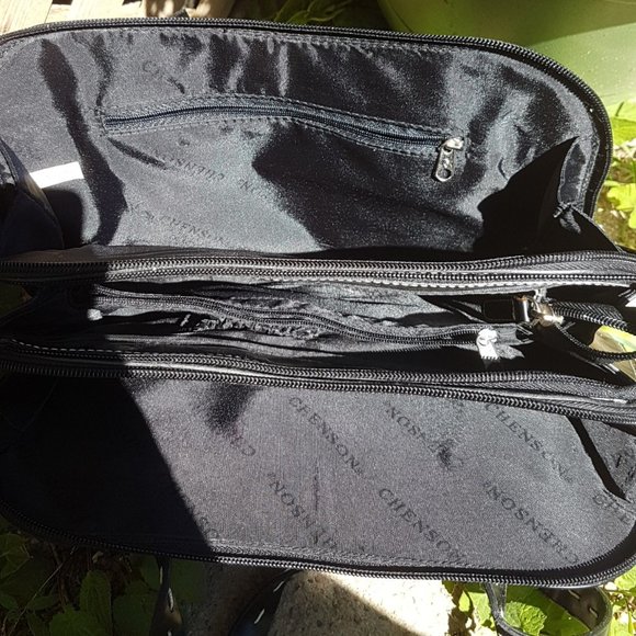 Chenson Purse with 8 Compartments! - Picture 3 of 5